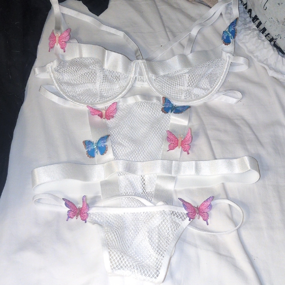 SHEIN Pink and White Bra Set with Butterfly Accents